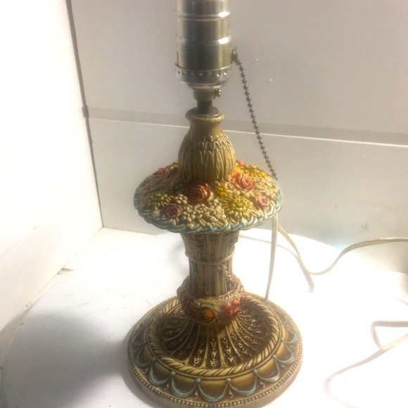 Vintage molded pot metal (spelter)decorative table lamp Art nouveau - Picture 2 of 8